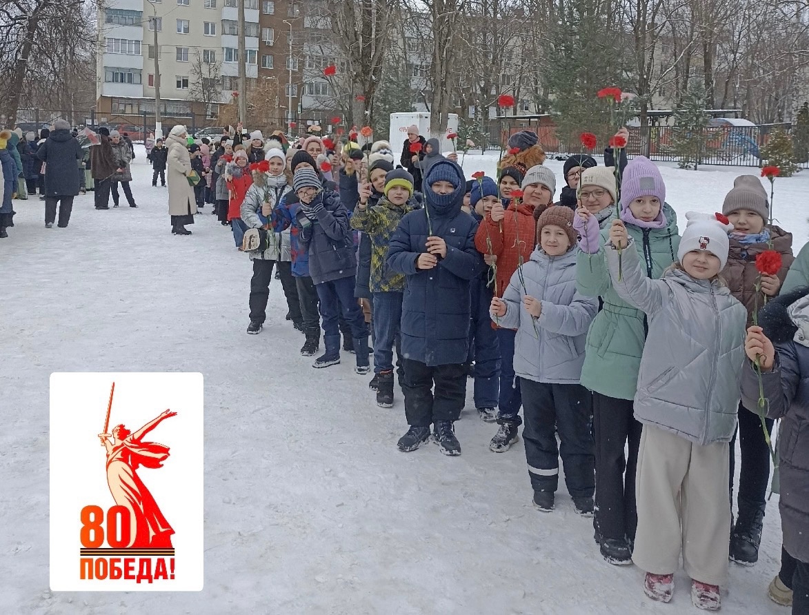 Учащиеся 3-4 классов возложили цветы к памятникам воинов-интернационалистов.